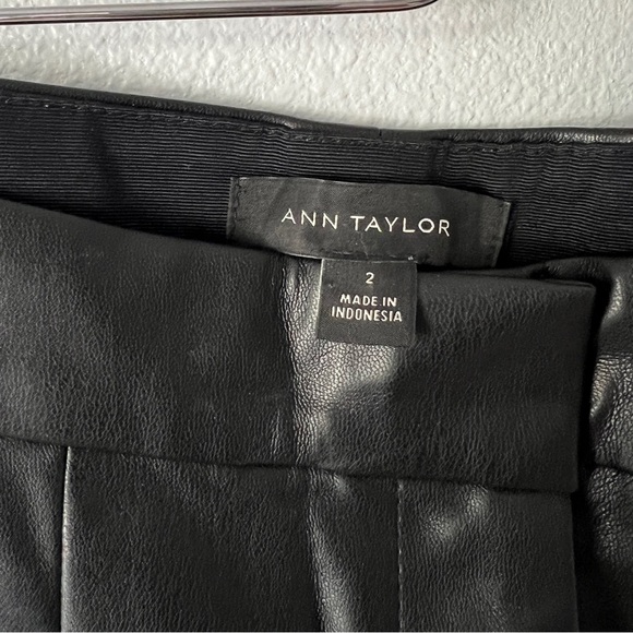 Vintage Mid-Rise Black Faux Leather Pants - Picture 4 of 5